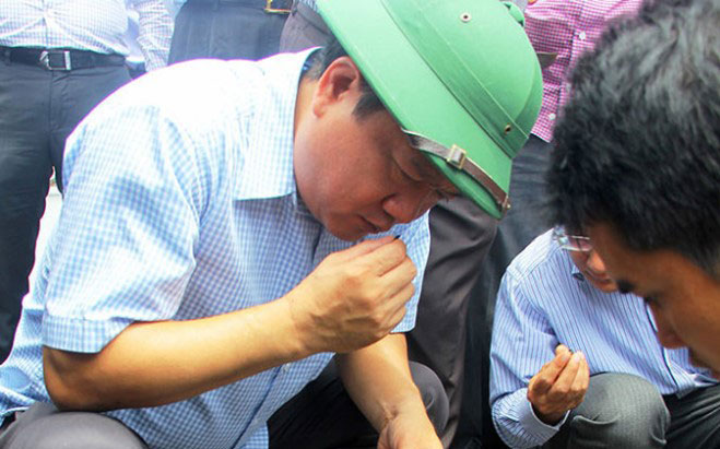 Bộ trưởng Đinh La Thăng kiểm tra đoạn đường nghi bị phá hoại