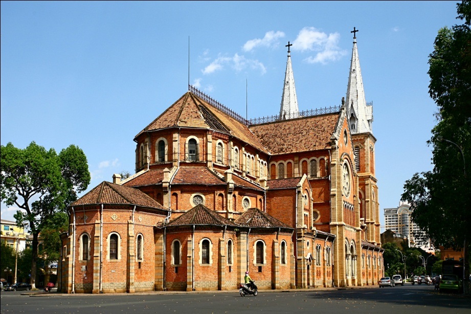 Nhà thờ Đức Bà, đặc trưng kiến trúc Pháp giữa lòng Sài Gòn